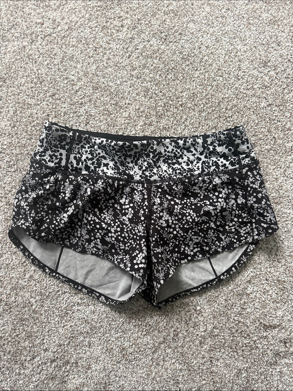 Lululemon Speed Up Design Shorts - 2 Regular